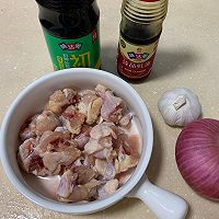 砂锅葱香鸡腿肉的做法图解1