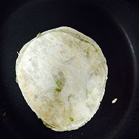 饺子皮葱油饼的做法图解8