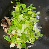 满屋飘香的香菇油菜腊肉焖饭的做法图解8