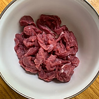 干辣椒炒牛肉丝，让人停不下来的快手下饭菜的做法图解1