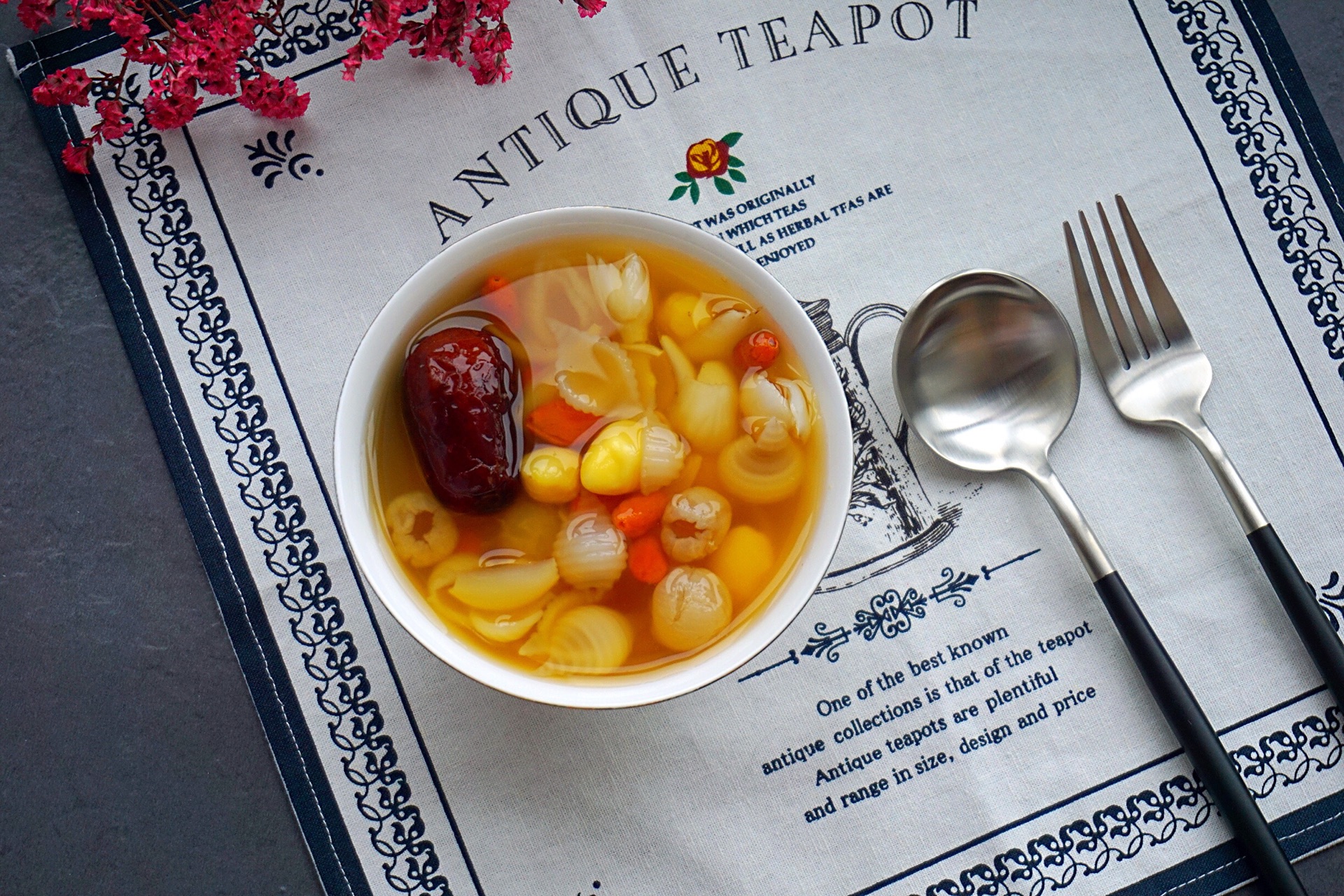 榴莲银耳水果甜汤,榴莲银耳水果甜汤的家常做法 - 美食杰榴莲银耳水果甜汤做法大全