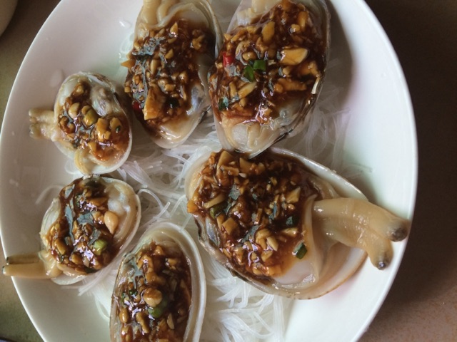 粉丝蒜茸蒸花蛤的做法图解4