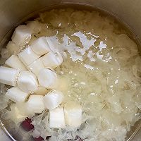奶香炼乳山药红枣枸杞银耳汤的做法图解3