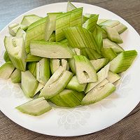丝瓜炒虾仁鸡蛋的做法图解4