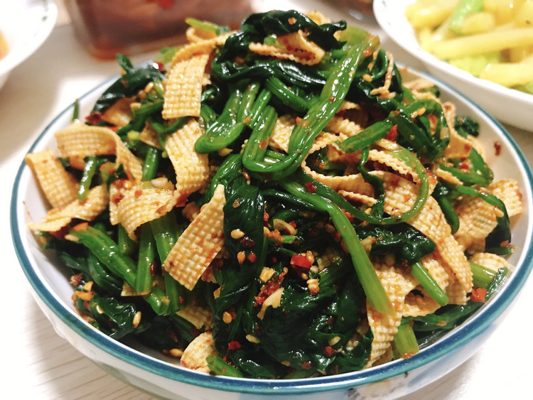 来自星星的美食--凉拌菠菜干豆腐的做法