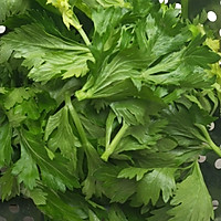 芹菜叶醋拌木耳的做法图解1