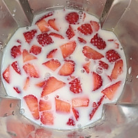 #糖小朵甜蜜控糖秘籍#草莓奶昔的做法图解4