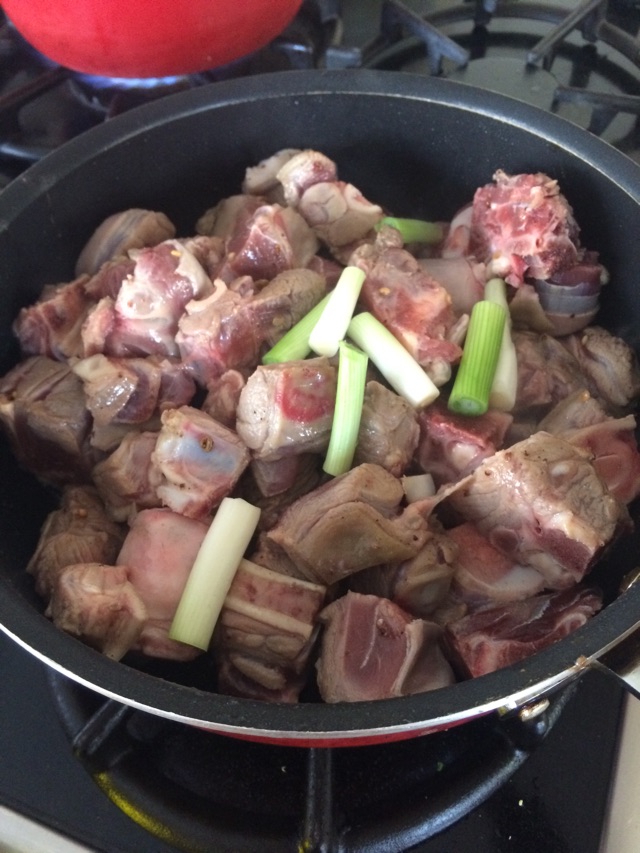 烧羊肉的做法图解1