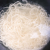虾仁葱油拌面的做法图解7