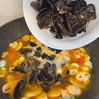 番茄菌菇鲜虾汤的做法图解4