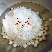 银耳莲子汤的做法图解1