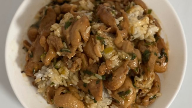 葱烧鸡腿肉饭的做法