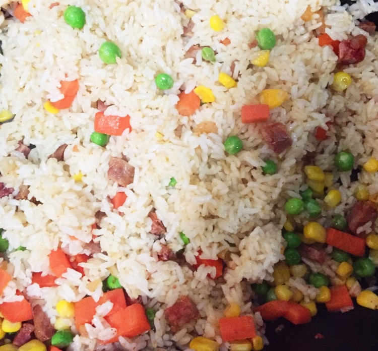 家常炒饭#金龙鱼外婆乡小榨菜籽油#的做法图解5