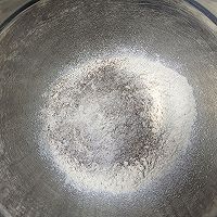 酥软的薄饼的做法图解1