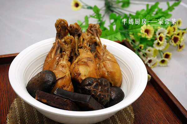 豆干菌菇卤鸡腿