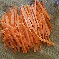 #素食主义#胡萝卜炒包菜，减脂必备的做法图解3
