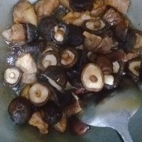 蛋黄香菇肉粽的做法图解5