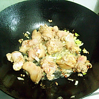土豆蘑菇炖鸡肉滋补汤...貌似是下奶的汤吧 ：》的做法图解3