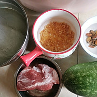 冬瓜虾米淡菜粉丝瘦肉汤的做法图解1