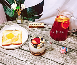 #换着花样吃早餐#元气早餐：双“薯”水果燕麦杯+太阳蛋吐司