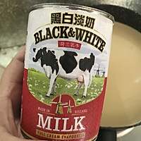 十分钟在家就能做出的香滑奶茶的做法图解7