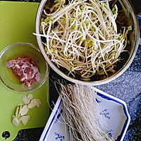 东北菜之豆芽菜炒粉条（卷饼用）的做法图解1