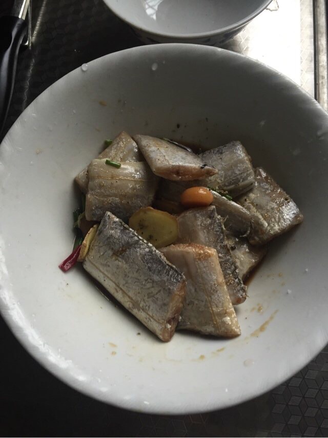 炸带鱼的做法图解1