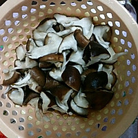 香菇烧鸡块的做法图解2