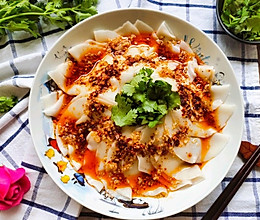 #夏日开胃餐#剩饺子皮的花样吃法--凉拌饺子皮的做法