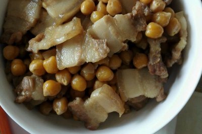 鹰嘴豆炒五花肉