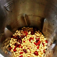 红枣枸杞豆浆的做法图解2