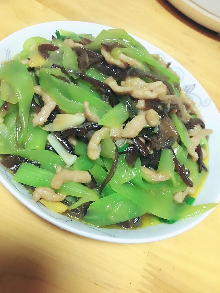 木耳莴笋肉丝的做法