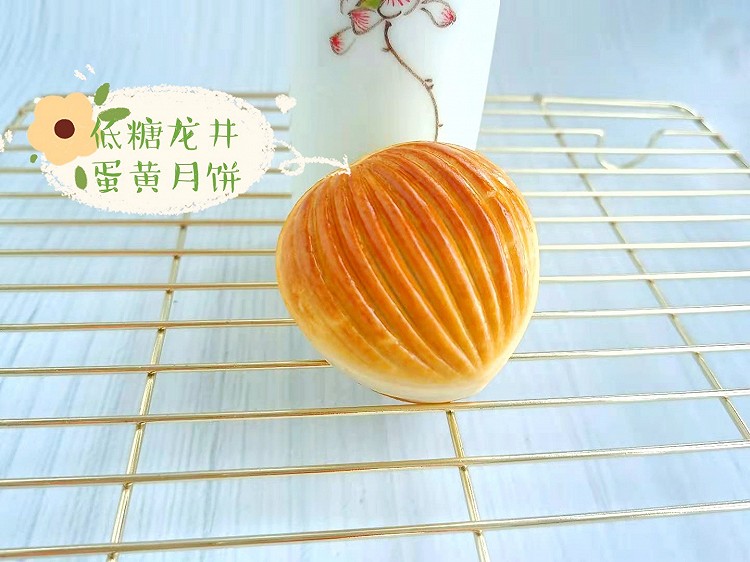 龙井蛋黄月饼的做法