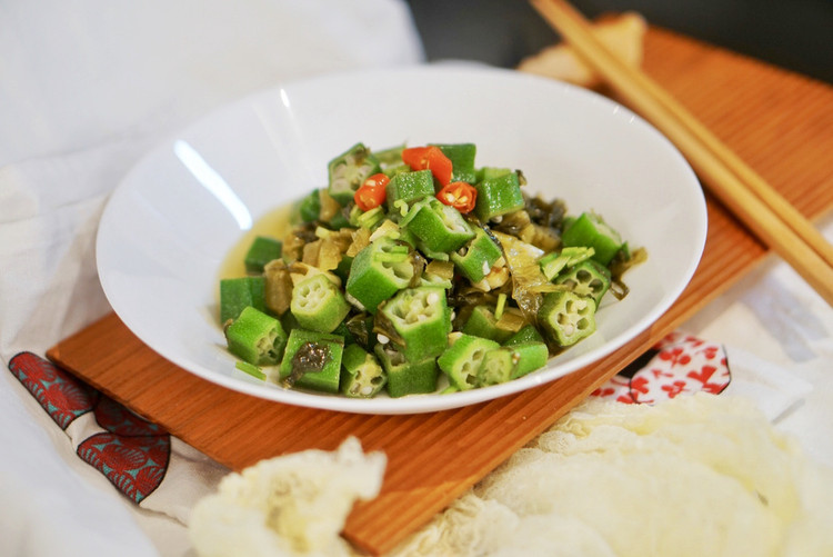 中式菜谱｜酸菜秋葵，时令开胃菜的做法