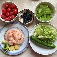 #硬核菜谱制作人#虾仁蔬菜沙拉的做法图解1