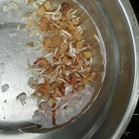 菌菇海鲜豆腐味增汤的做法图解2