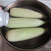 水煮玉米的做法图解4