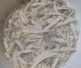 海鲜菇炒瘦肉的做法