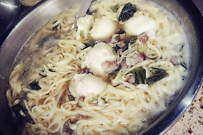 雪里蕻肉丁手擀面