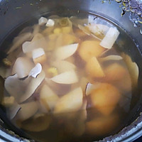 自制菊花雪梨茶的做法图解3