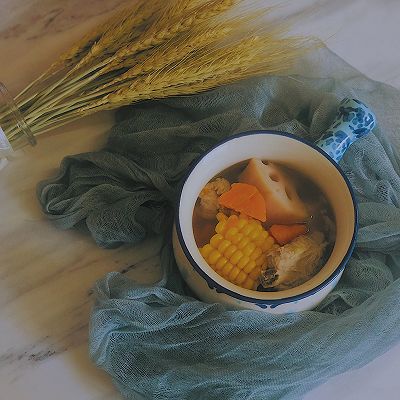 排骨玉米胡萝卜莲藕汤