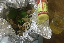 盐焗锡纸海鲜花甲金针菇的做法