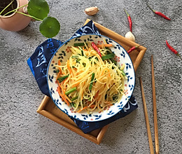 #花10分钟，做一道菜！#韭菜苔炒土豆丝的做法