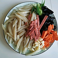 火腿炒面疙瘩的做法图解1