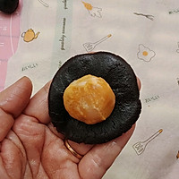 #健康甜蜜烘焙料理#南瓜芋圆代替鸭蛋黄做的蛋黄酥的做法图解14