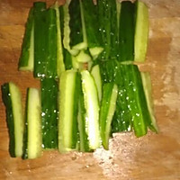 酸辣黄瓜条的做法图解1