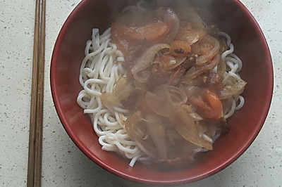 洋葱肉拌面