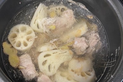 莲藕排骨汤（电饭锅版）