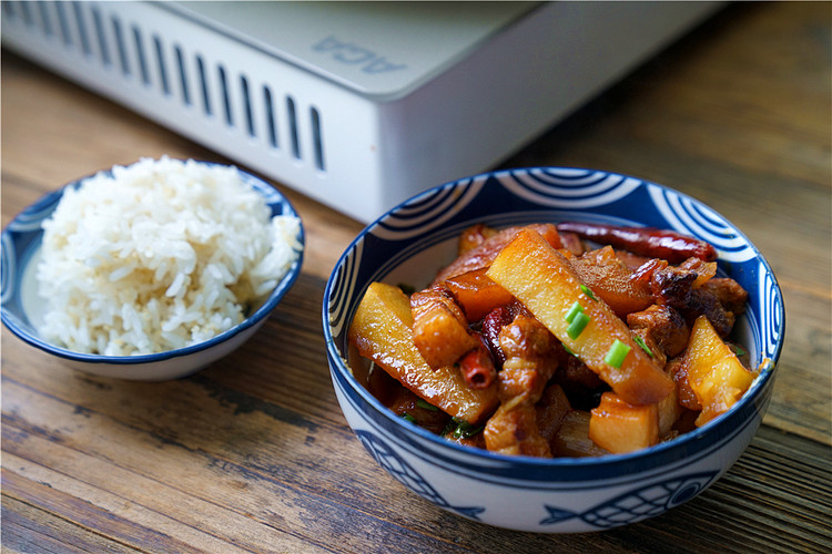 土豆红烧肉的做法