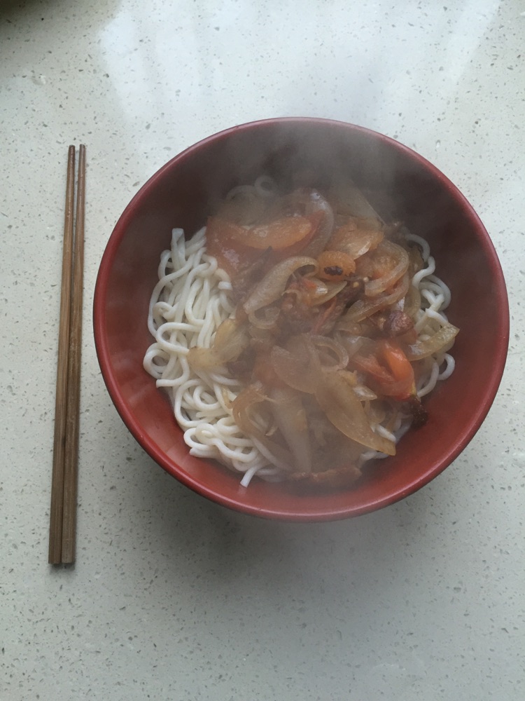 洋葱肉拌面